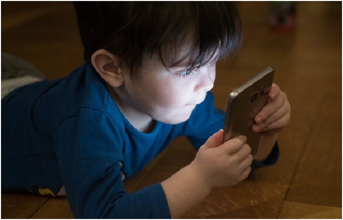 How to Stop our Children from Abusing Technology - Technology Affect Children's Mental Health